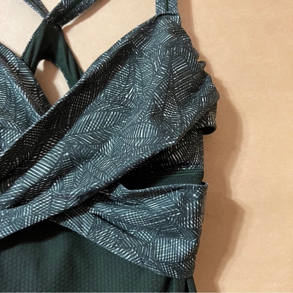 Lululemon | Wrap It Up Tank Top Built in Bra Crossover Jazzy Gator Green Size 8 - Picture 5 of 10